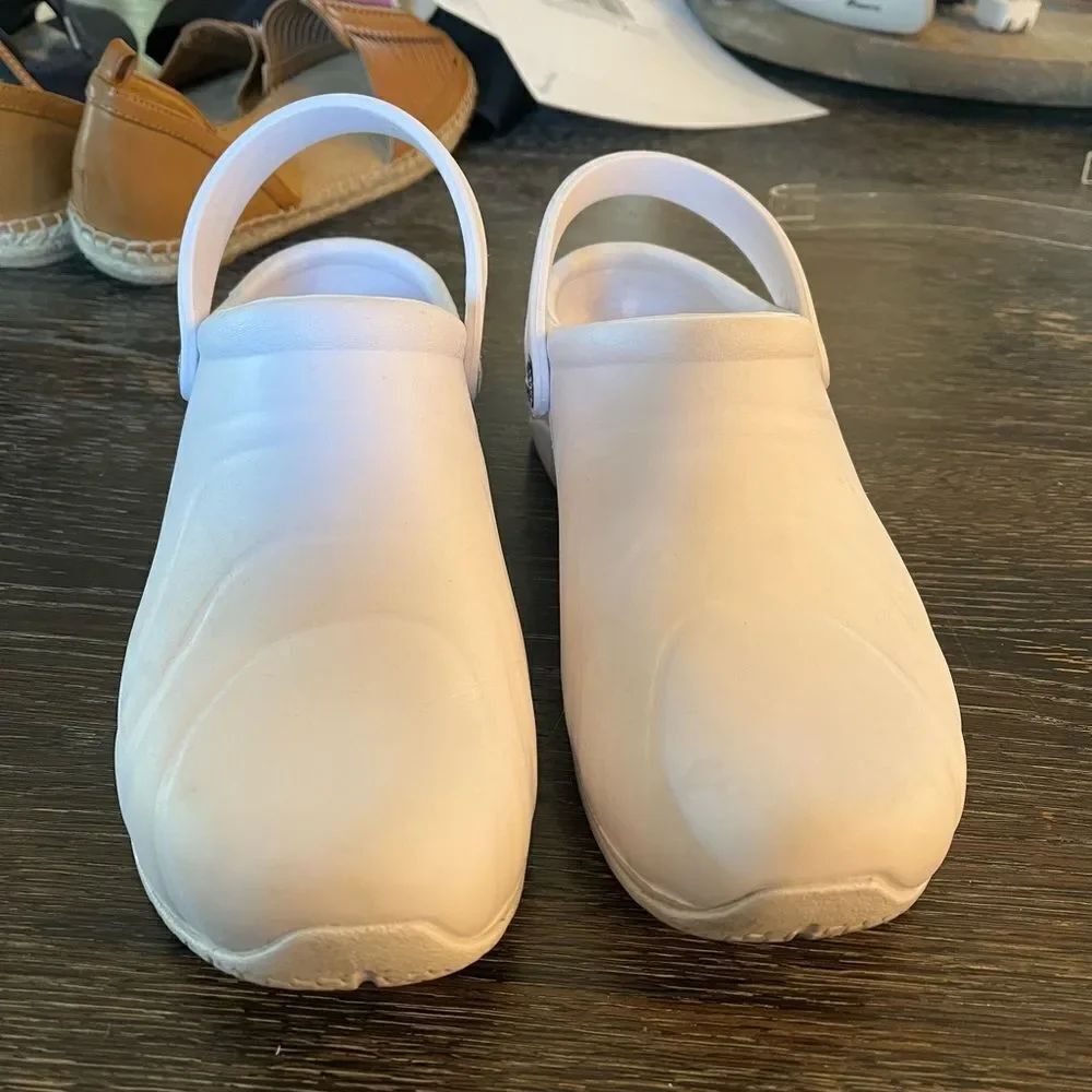 Any Wear Work Wear White Nurse Clogs Shoes sz 8 (m) 9.5 (W) - Picture 7 of 7